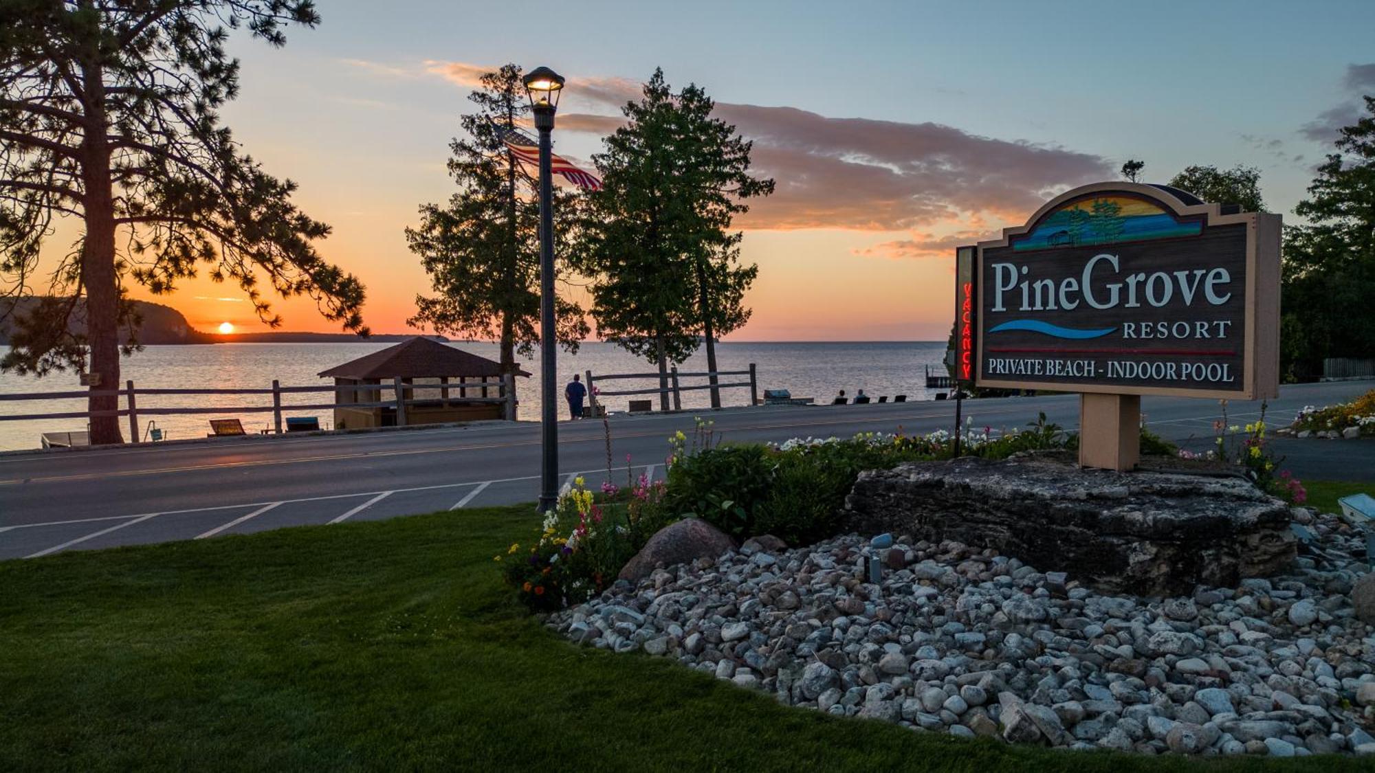 Pine Grove Resort 에브라임 외부 사진